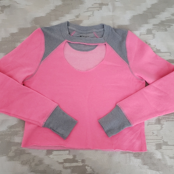💕Bright Pink Crop Top Sweater- Cute!💕 - Picture 2 of 7